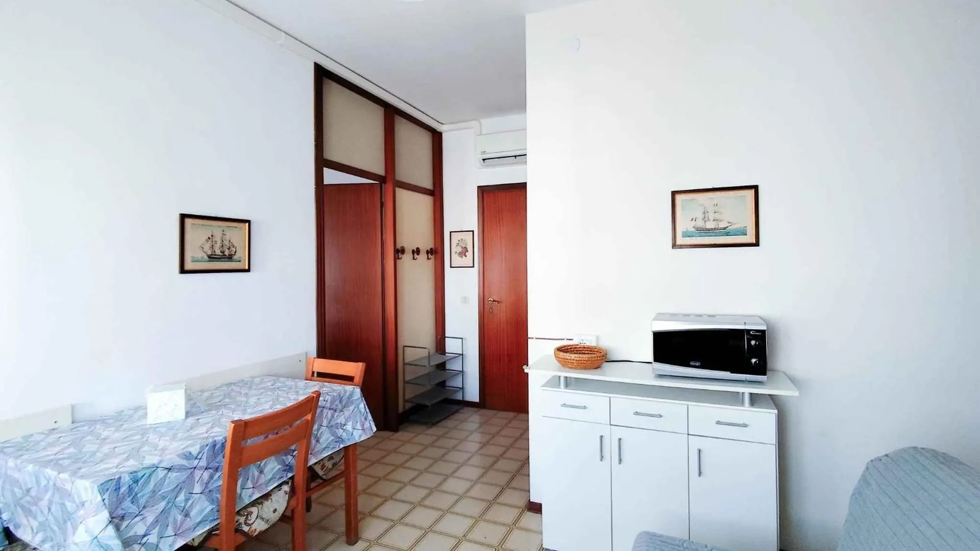Apartment In Lido Di Jesolo 25174